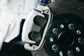 Freins usés signes à surveiller sécurité routière